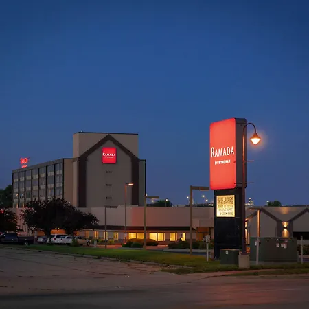 Hotel Ramada By Wyndham Cedar Rapids